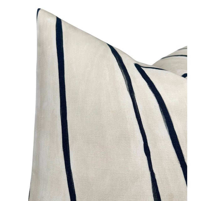 Modern Graffito Linen Pillow Cover in Ivory Onyx, 22x22 Pillow For Sale - Image 3 of 4