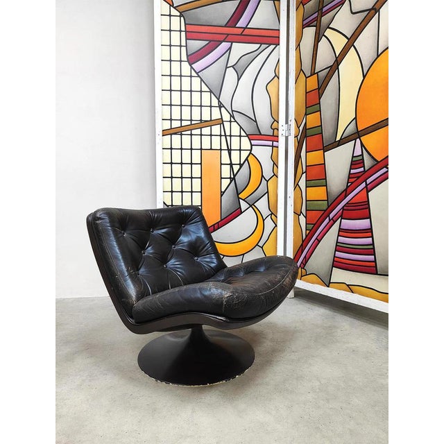 We love Dutch design! This timeless vintage leather bucket chair was designed by Geoffrey Harcourt for Artifort in 1968....