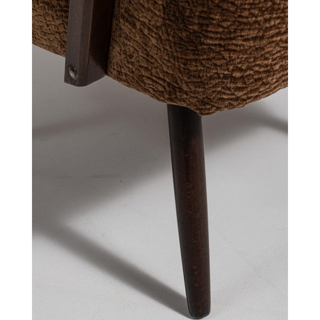 Wood 1940s Mid-Century Modern Brown Wood Pair of Club Chairs For Sale - Image 7 of 13