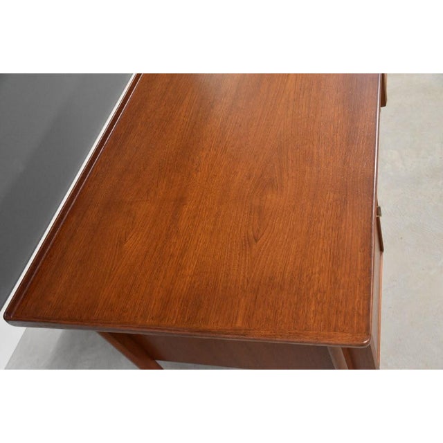1960s Refinished Danish Modern Teak Floating Desk by Peter Lovig Nielsen For Sale - Image 9 of 12