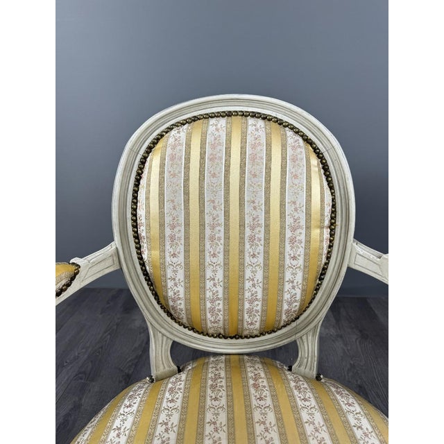 Yellow 20th Century Louis XVI Medallion Armchairs with Ottoman, Set of 3 For Sale - Image 8 of 13