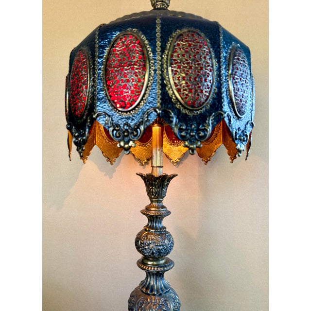 Vintage Loevsky & Loevsky Hollywood Regency Brass Table Lamp – L&l 43” Tall Moroccan Filigree Shade – Metal Casting Co. – Large Ornate Statement Lamp For Sale - Image 4 of 12