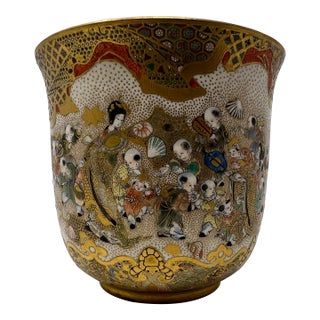 Japanese Satsuma Moriage Gilt Karako Scene Jardinière Cup – Early 20th Century Export Art Pottery For Sale