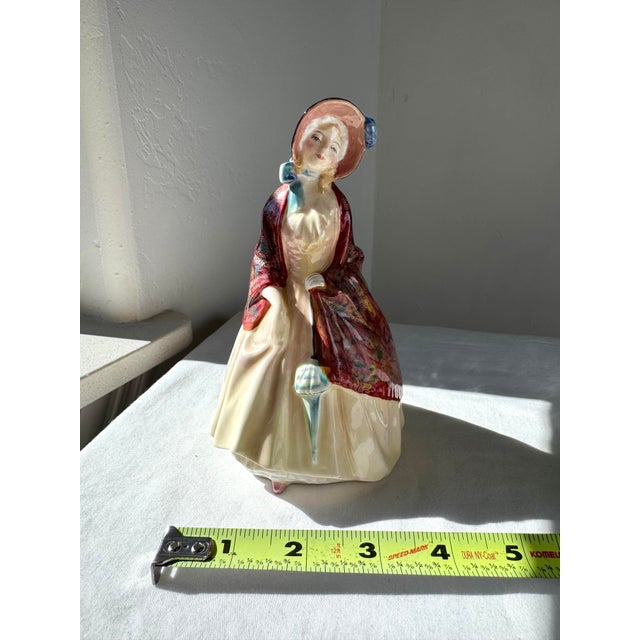 Vintage Royal Doulton Figurine ~ “Paisley Shawl” ~ Hn 1988 For Sale - Image 9 of 11