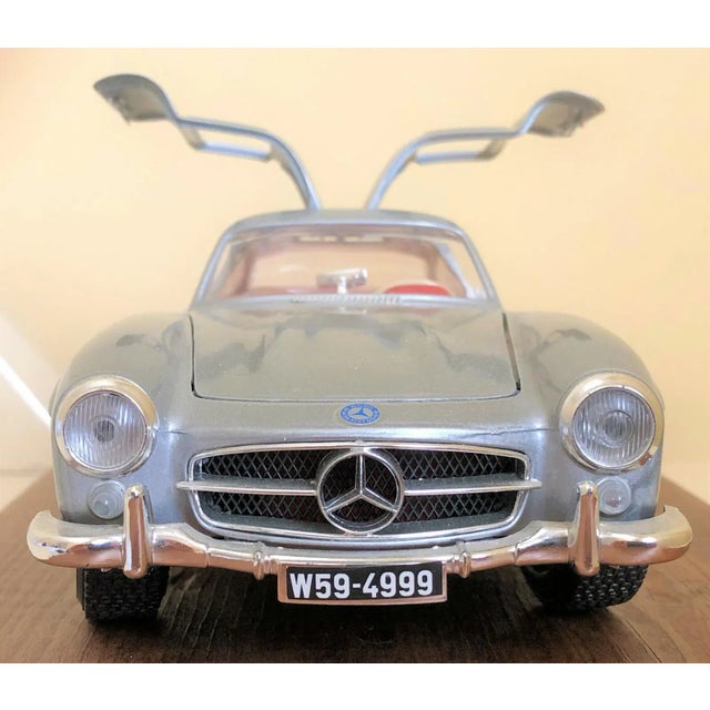 MERCEDES-BENZ 300 SL from 1954 without Plate 1:18 Silver The Burago Diecast 1954 Mercedes-Benz 300 SL Gullwing in 1/18...