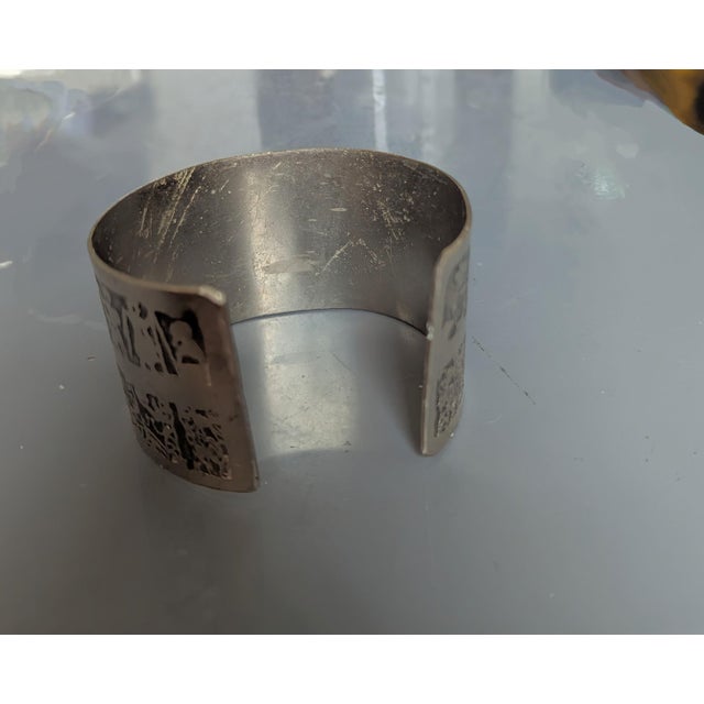 Mid Century Egyptian Silver Cuff With Incised Depiction of Cleopatra For Sale In San Diego - Image 6 of 6