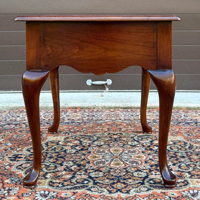 Wood Vintage Thomasville Collectors Cherry Queen Anne 1 Drawer Side Table For Sale - Image 7 of 15