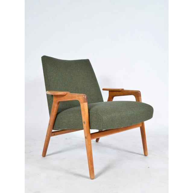 This highly sought after ‘ruster’ armchair was designed by yngve ekström for swedese, sweden in the 1950s. By the 1960s,...