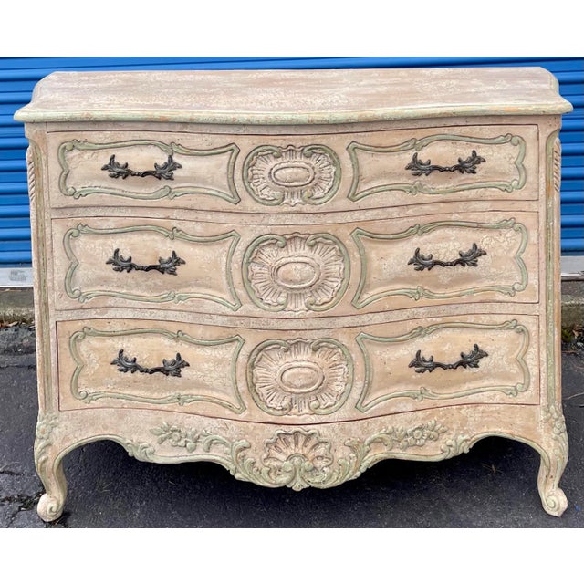 French Louis XVI Style Cerused Painted Commode / Chest With Carved Shell Motif For Sale - Image 9 of 10