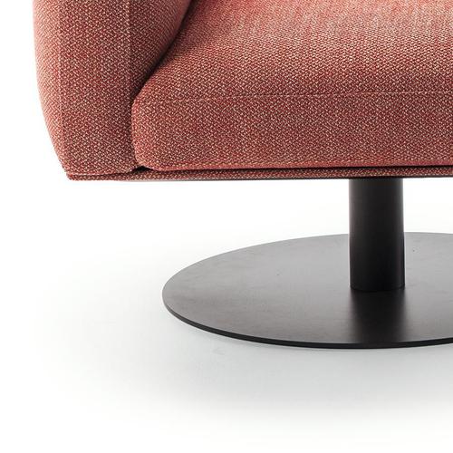 8 Cube Armchair with Swivel Base by Piero Lissoni for Cassina For Sale - Image 3 of 6