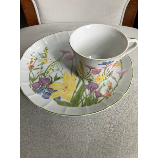 Seymour Mann Vintage Seymour Mann "Day Lily" Snack Set - Set of 16 For Sale - Image 4 of 11