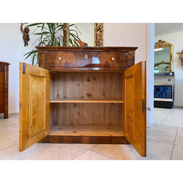 Biedermeier Buffet in Walnut For Sale - Image 5 of 16
