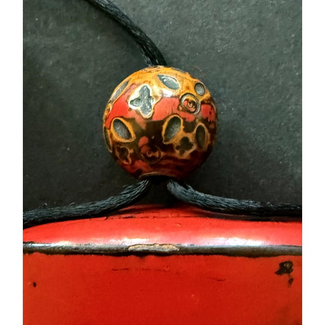 Rare Japanese Inro Netsuke and Omije with Negoro Red Lacquer Edo Period For Sale - Image 11 of 14