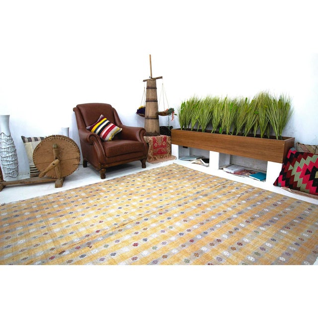 1960s Vintage Embroider Cotton Adana Kilim Rug- 6′10″ × 10′7″ For Sale In Los Angeles - Image 6 of 7