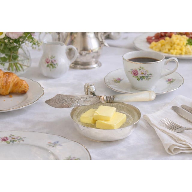 English Silver-Plate Squirrel Dish W/ Pearl Handled Butter Knife For Sale In Los Angeles - Image 6 of 6