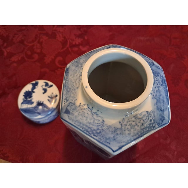 Mid-Century Modern 1970s Mid-Century Modern Hexagon Blue Willow Ginger Lidded Jar For Sale - Image 3 of 18