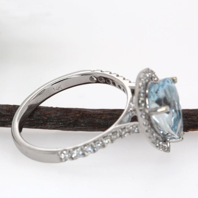 Metal 2.18cts Pear Aquamarine With Diamond Halo Ring in Solid 14k White Gold, Size 6.75 For Sale - Image 7 of 7
