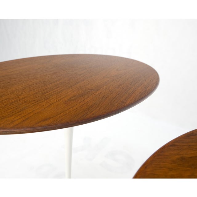 Eero Saarinen Pair of Knoll Saarinen Oval Walnut Tulip Side End Tables Stands Mint! For Sale - Image 4 of 11