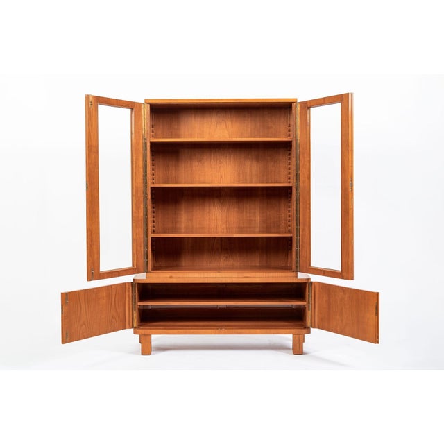 Art Deco Cherry & Burl Wood Display China or Bar Cabinet 1930s For Sale - Image 4 of 15