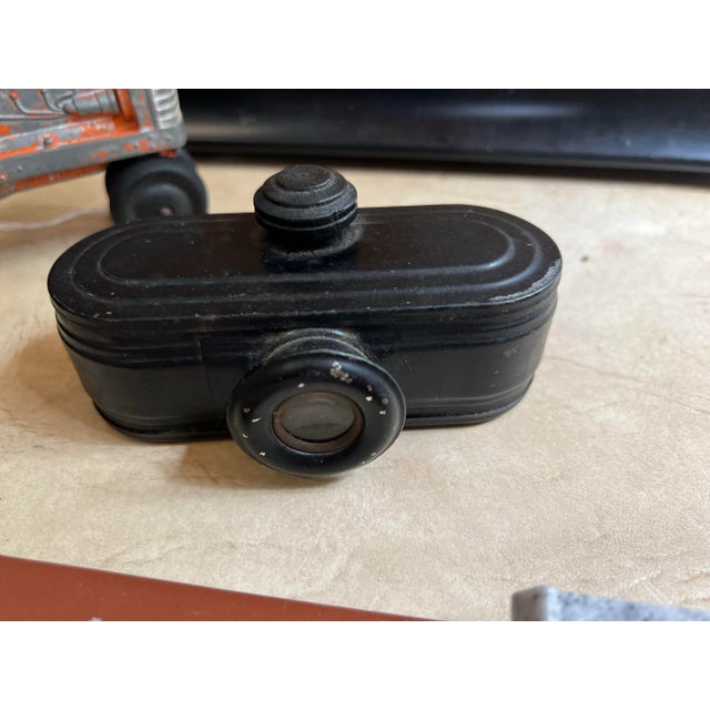 Up for consideration is a beautiful vintage pair with a small metal tractor and foto reel tiger. This is a great duo that...