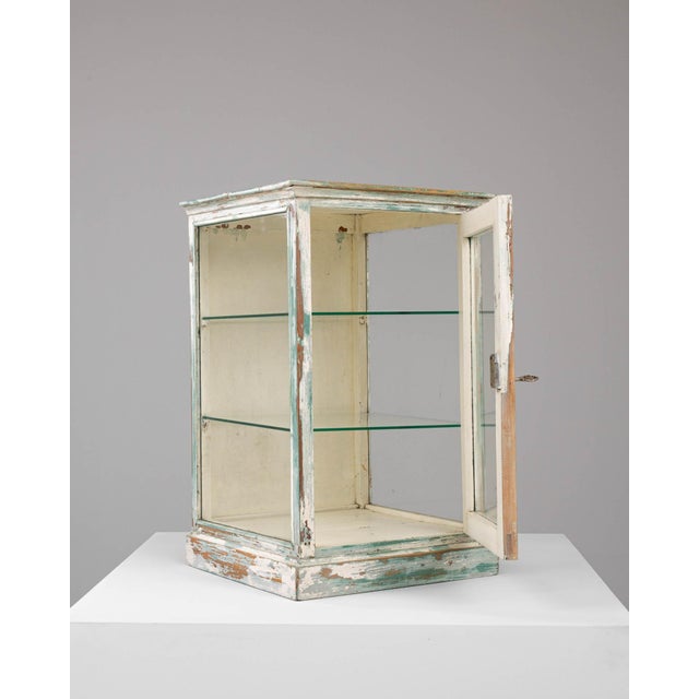 1900s French Wood White Patinated Small Vitrine For Sale - Image 18 of 18
