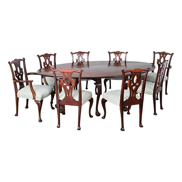 English 19th Century Chippendale Style Mahogany Dining Room Set For Sale