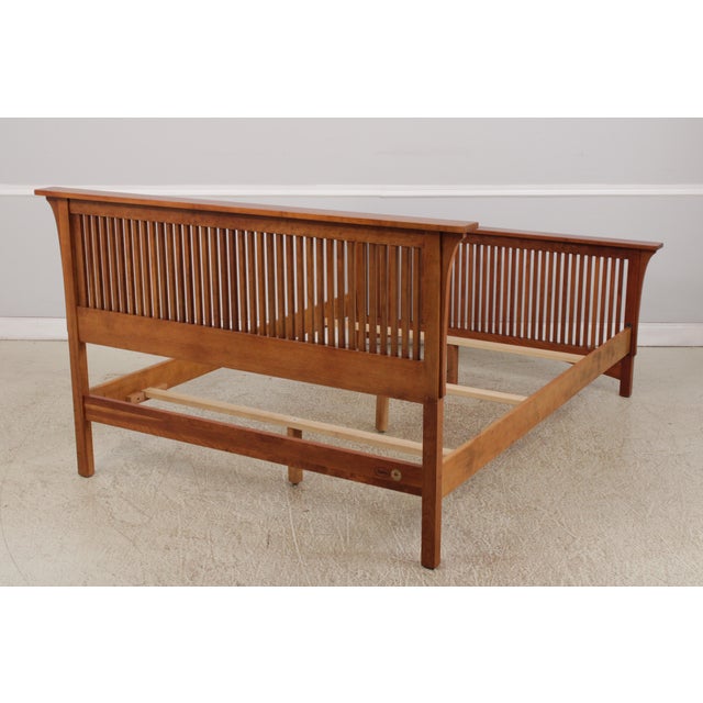 1990s Stickley Cherry Queen Size Prairie Mission Bed For Sale - Image 5 of 18