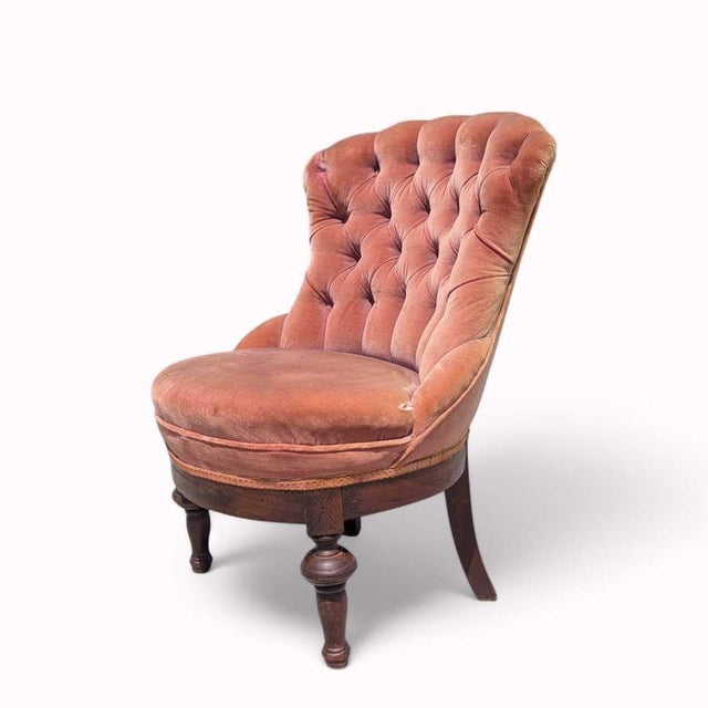 Wood Late 20th Century Victorian Style Tufted Slipper Chair in Pink Velvet For Sale - Image 7 of 18