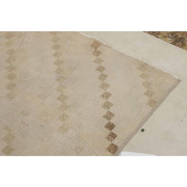 1960s Vintage Art Deco Rug in Beige-Brown, Green and White Chevron Pattern For Sale - Image 4 of 8