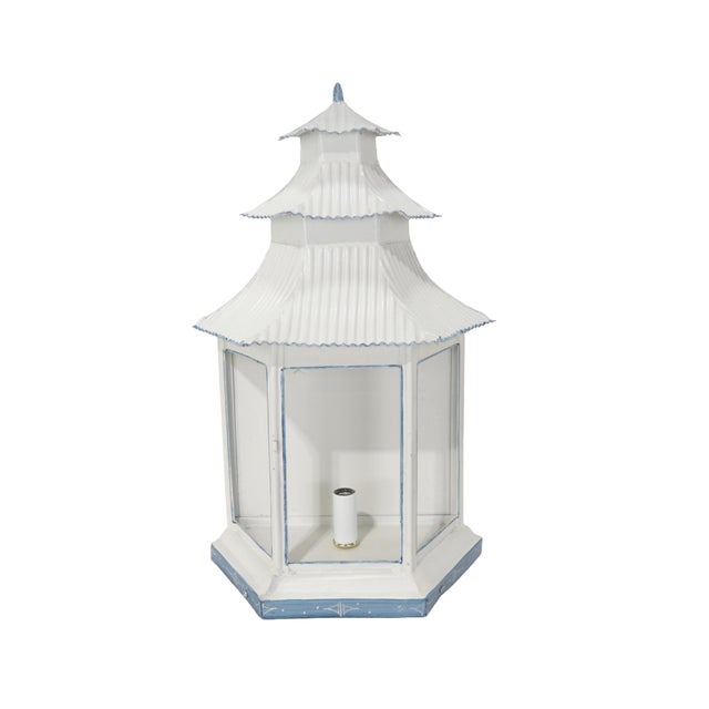 Early 21st Century Classic French Wall Lamps Embodying the Aesthetics of Chinoiserie - Pair For Sale - Image 5 of 14