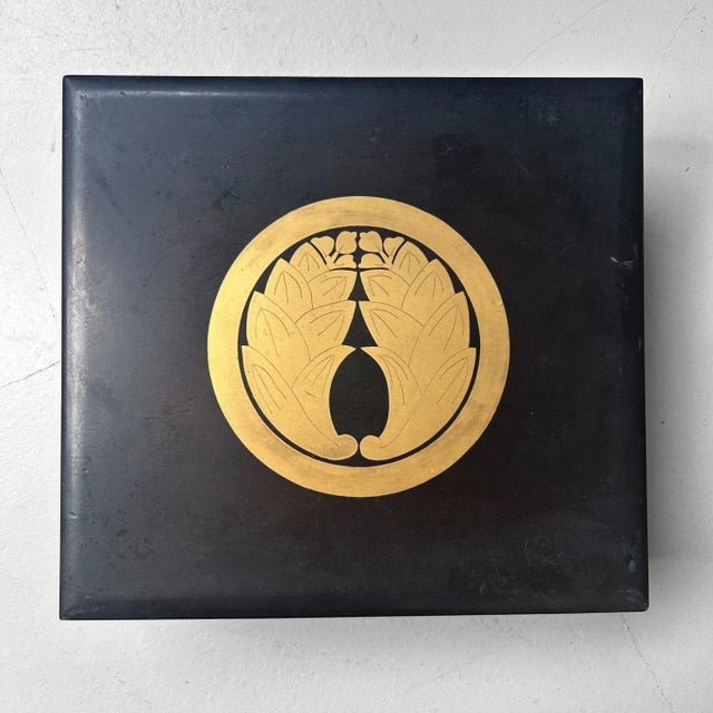 Mid-Century Modern Japanese Lacquer Box with Kamon, 1950s For Sale - Image 3 of 11