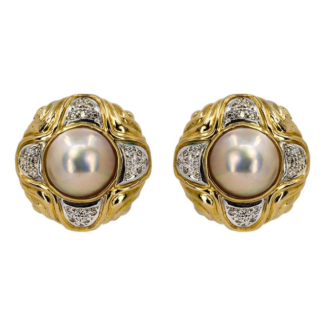 Late 20th Century Pair of Mabe Pearl Earrings For Sale