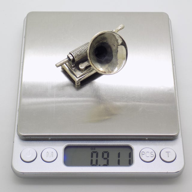 Vintage Italian Handmade Genuine Sterling Silver Hand-Crank Gramophone Figurine, Made in Arezzo (Tuscany) by Medusa-Oro Silversmith For Sale - Image 10 of 11