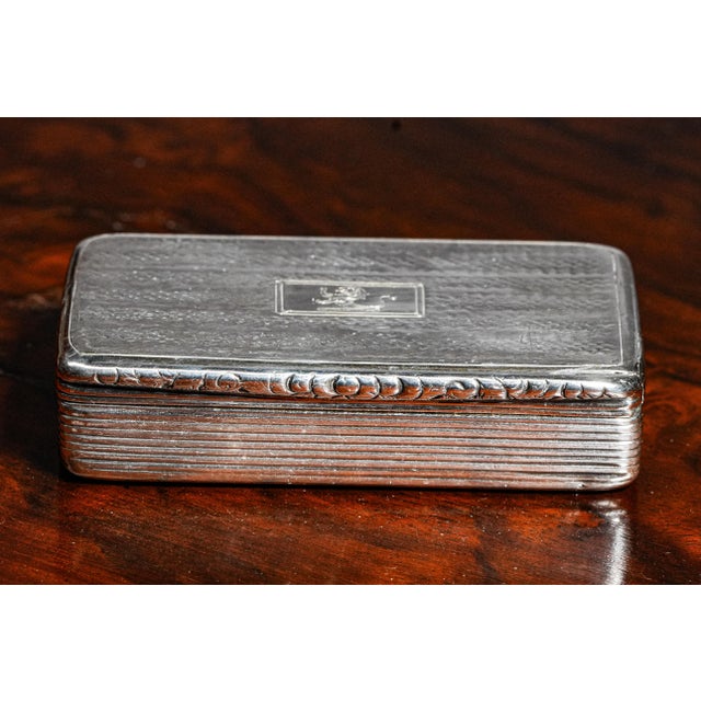 Neat English Antique Sterling Silver Table Snuff Box Lion Armorial Coat of Arms Crest Tobacciana For Sale In New York - Image 6 of 14