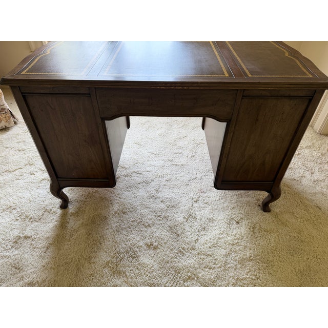 Brown Vintage Mid-Century Sligh French Provincial Gold-Tooled Leather Top Writng Desk For Sale - Image 8 of 12