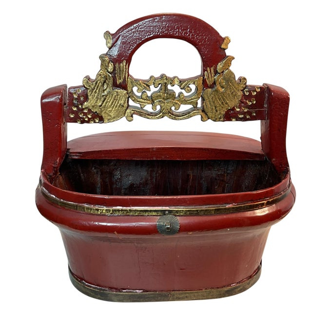 19th Century Traditional Chinese Red Lacquer and Gilt Gold Wooden Wedding Basket For Sale - Image 11 of 17