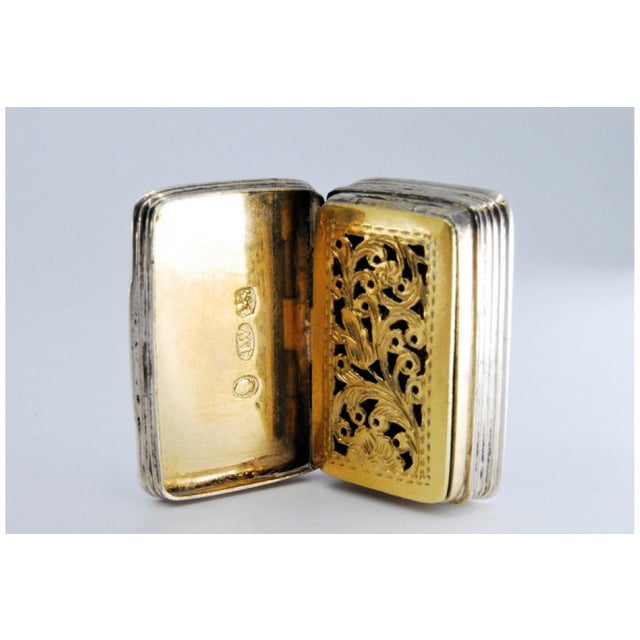 William IV Silver and Gold Vinaigrette Box with Engravings For Sale - Image 3 of 9