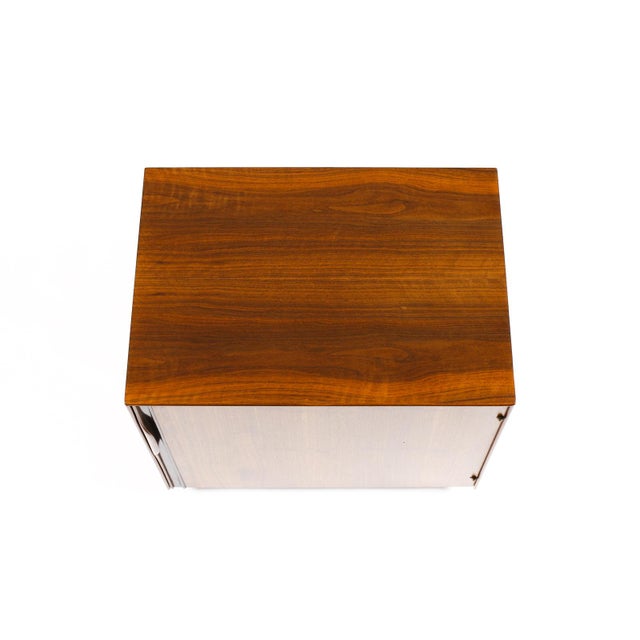 1970s Mid Century Vintage Walnut Nightstand Bedside Cabinet— John Kapel for Glenn of California — Pair For Sale - Image 12 of 13