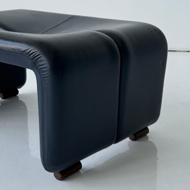 Afra & Tobia Scarpa 1960s Coronado Navy Leather Ottoman Attributed to Afra + Tobia Scarpa for B&b Italia For Sale - Image 4 of 5