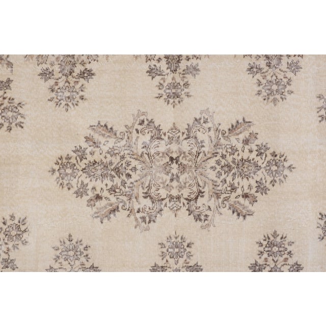 Vintage Handmade Medallion Floral Area Rug Oushak Beige Living Room 5'9'' X 9'5'' For Sale In Philadelphia - Image 6 of 12