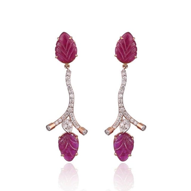 Set in 18k Gold, 7.75 Carats, Mozambique Ruby & Diamonds Chandelier Earrings, Pair For Sale - Image 4 of 7