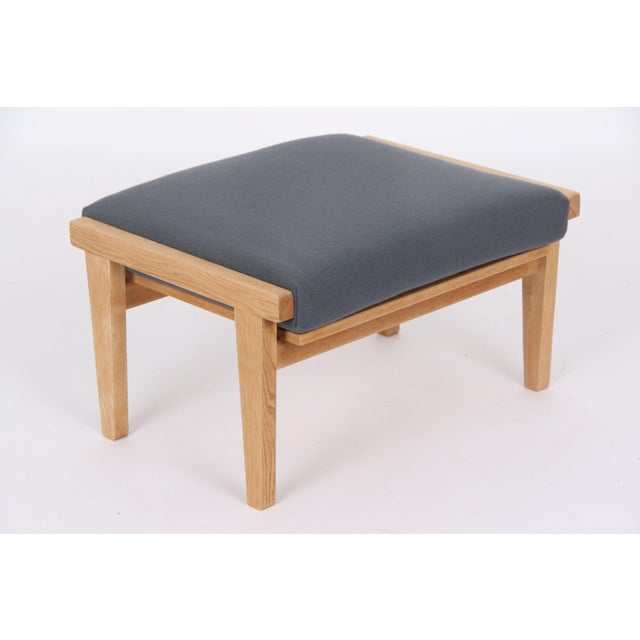 Vintage Footstool in Oak by Hans J. Wegner, 1970s For Sale - Image 4 of 6