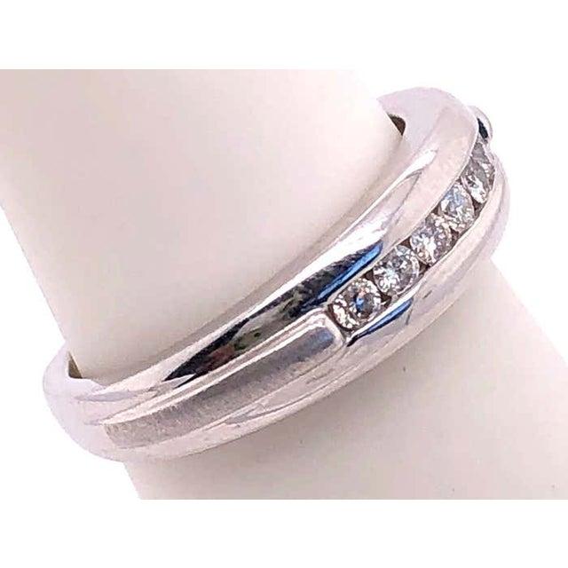 Modern 14 Karat White Gold and Diamond Wedding Band 0.21 Total Diamond Weight, Size 4.75 For Sale - Image 3 of 8