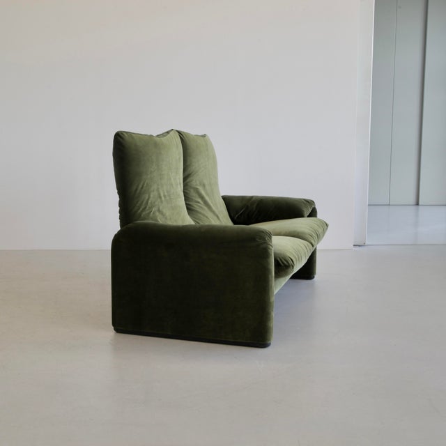 Cassina Two-Seat Sofa by Vico Magistretti for Cassina, 1973 For Sale - Image 4 of 8
