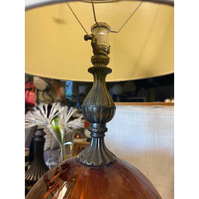 Hollywood Regency 1960s Hollywood Regency Amber Glass Globe Lamp For Sale - Image 3 of 11