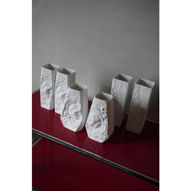 White Vintage German Vases in Biscuit Porcelain from AK Kaiser, 1960s, Set of 2 For Sale - Image 8 of 9