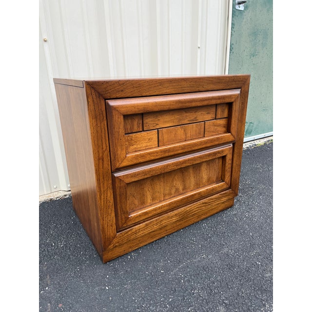 Dixie Mid 20th Century Dixie Brutalist Walnut Nightstands- A Pair For Sale - Image 4 of 12