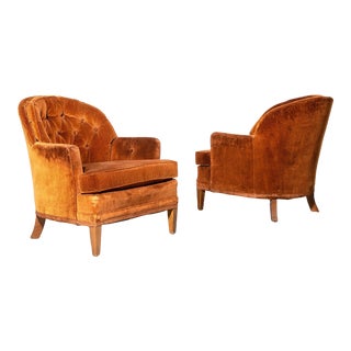 Pair of Brown Velvet Woodmark Originals English Style Button Back Club Chairs, 1980s For Sale