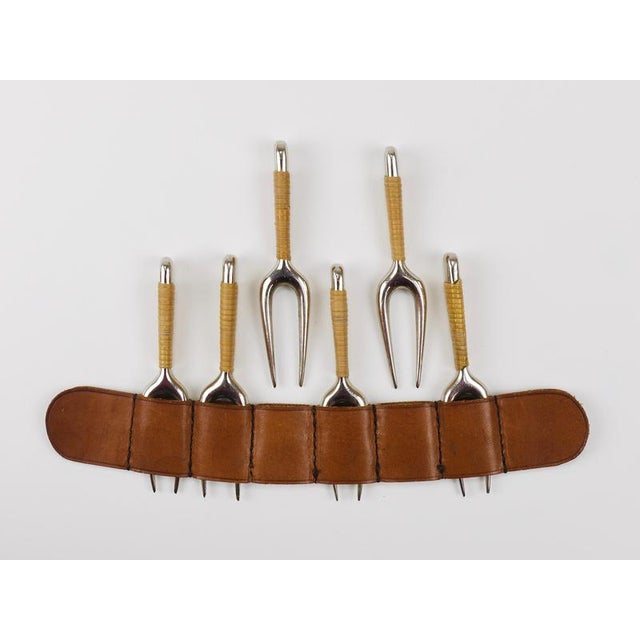 #3679 Corn Cob Skewers Forks with Leather Holder attributed to Carl Auböck, Vienna, Austria, 1930s, Set of 7 For Sale - Image 9 of 10