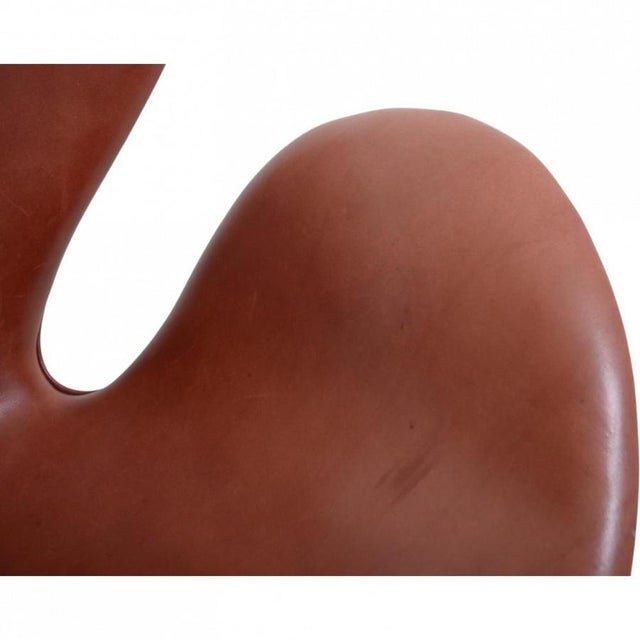 Vintage Swan Chair in Red Patinated Leather by Arne Jacobsen, 1960s For Sale - Image 6 of 13